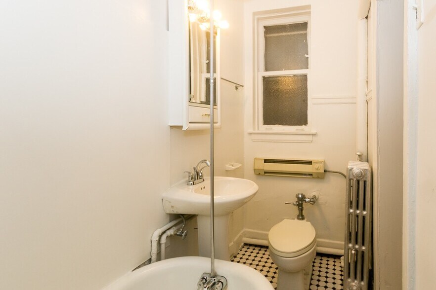 Building Photo - 4741 N Paulina St