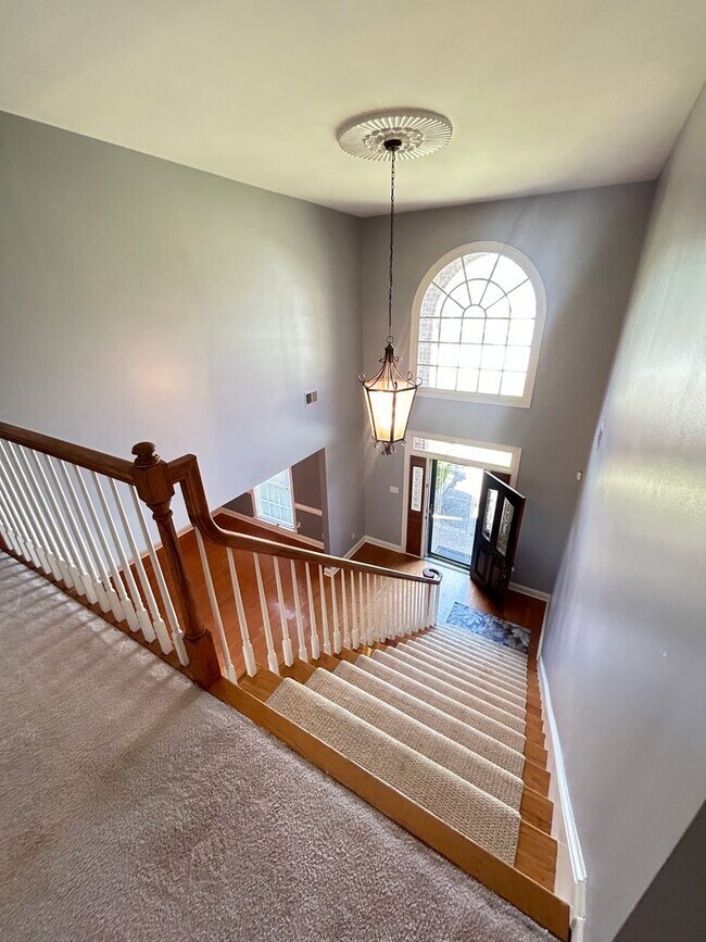 Building Photo - Beautiful Collierville home tucked away in...