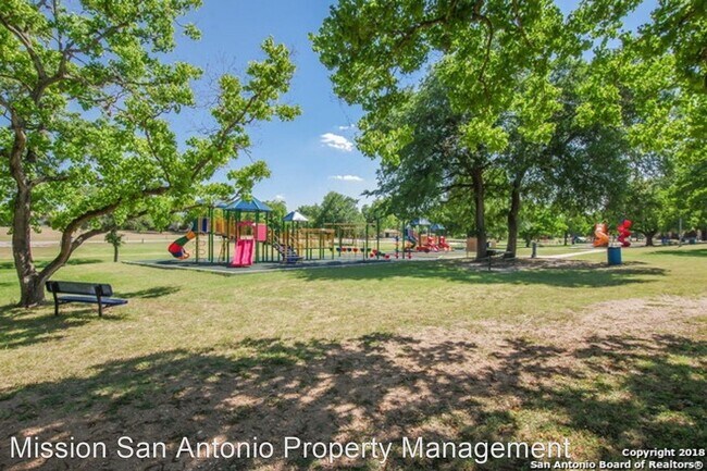 Building Photo - 3 br, 2 bath House - 3667 Versailles Dr.