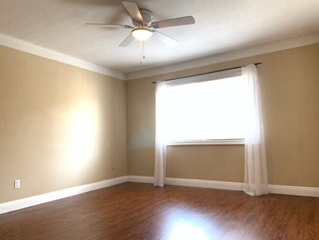 Beautiful bedroom - 2602 W Columbine Ave
