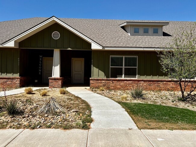 Building Photo - AUGUST PRE-LEASE! Spacious Townhome