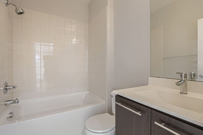 Building Photo - Amazing 4BR, 3BTH in Highlands Ranch
