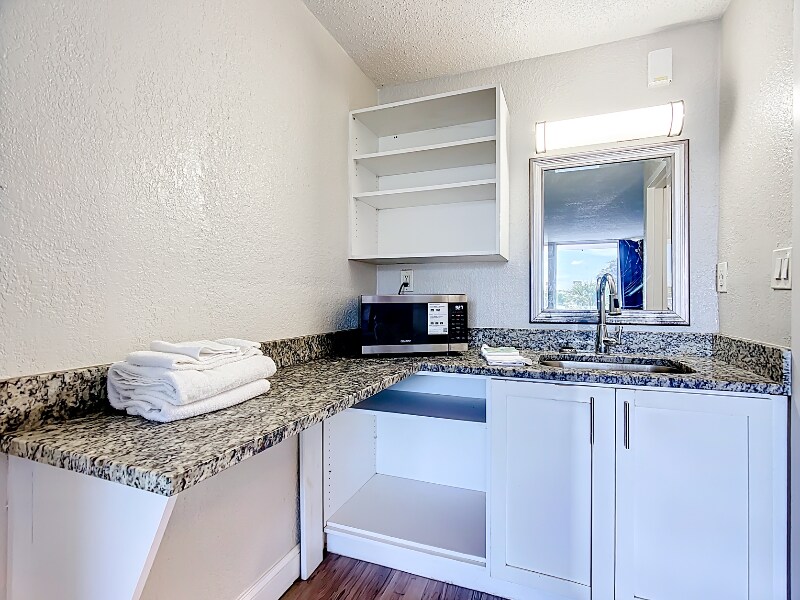 Building Photo - 4645 N Socrum Loop Rd