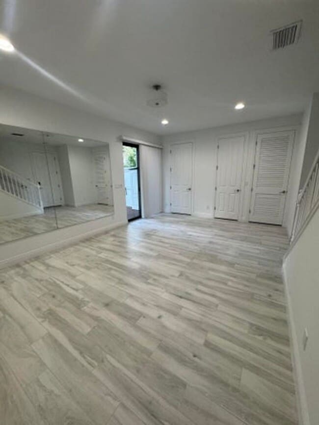 Building Photo - 615 Windward Cir N