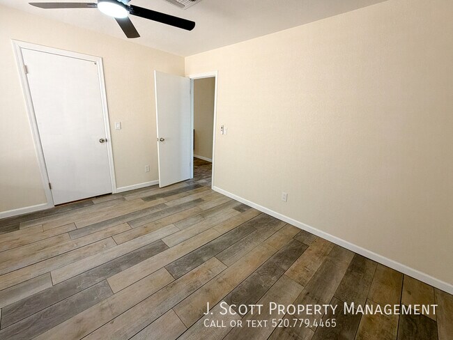 Building Photo - 6424 W Becker Ln