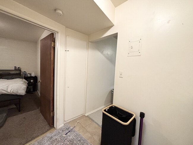 Building Photo - 472 E Granite Ave