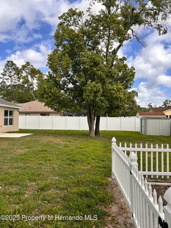 Building Photo - 10405 Lafoy Rd