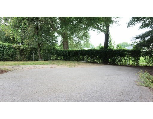 Building Photo - 123 Thorndike St