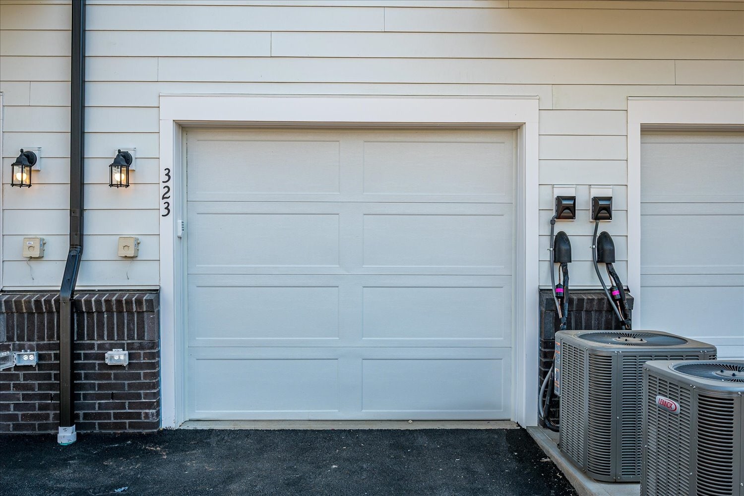 Building Photo - 323 Sadie Cir