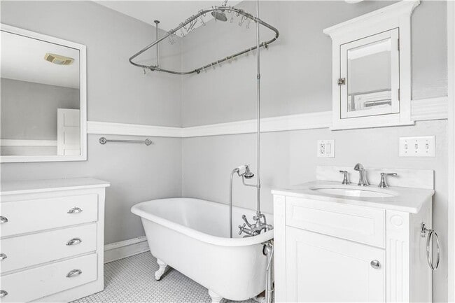 Building Photo - 9 Linden Ave