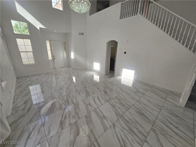 Building Photo - 9893 Canyon Peak Dr