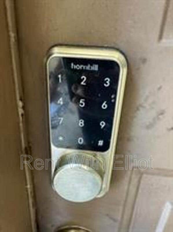 Building Photo - 655 SW 111th Way