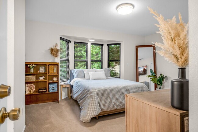 Building Photo - 6 month lease available now through March 2027