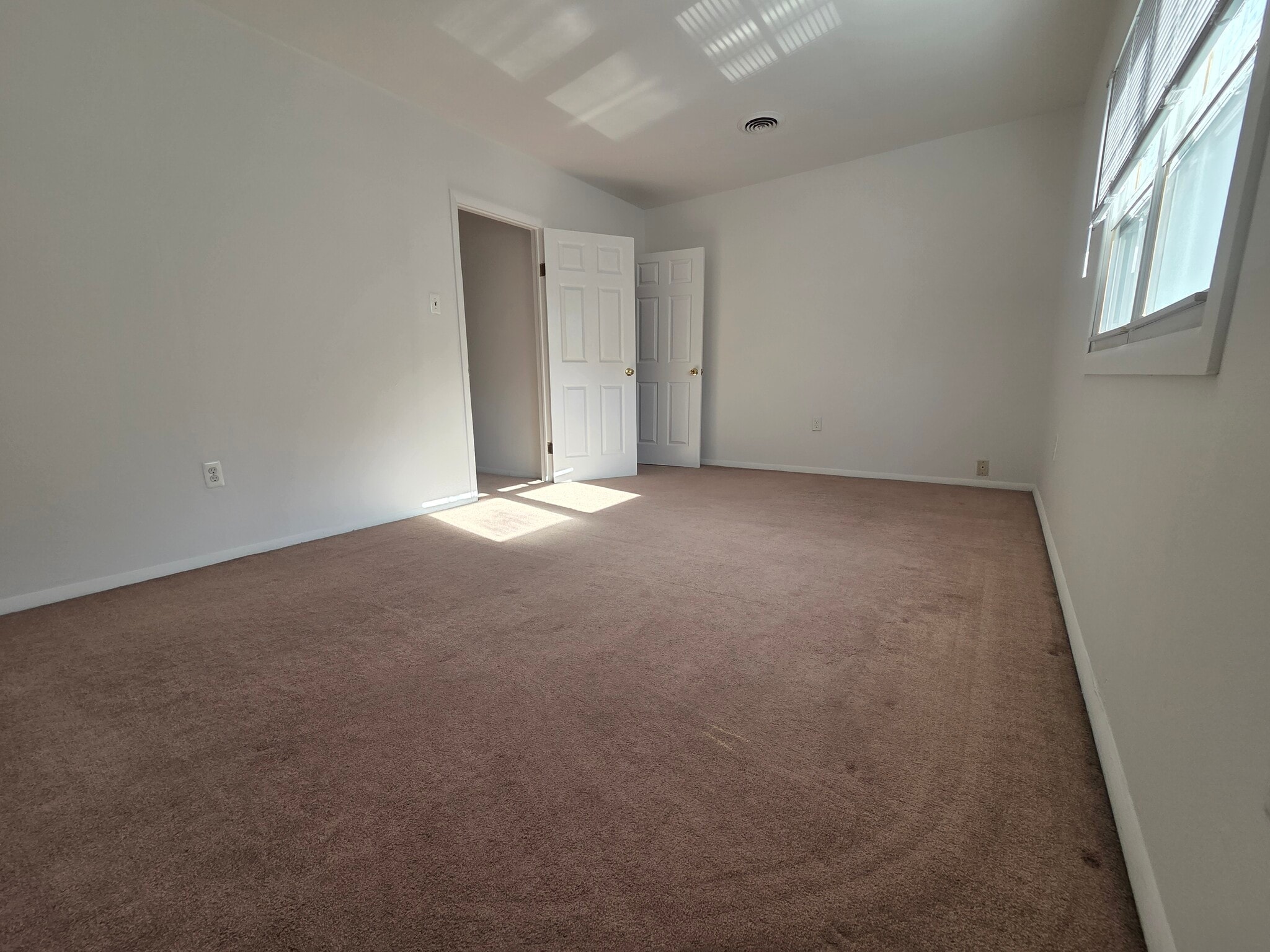 Building Photo - 7 Bridle Path Ln