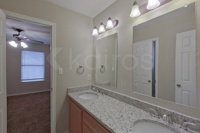 Building Photo - 15334 Guadalupe River Dr