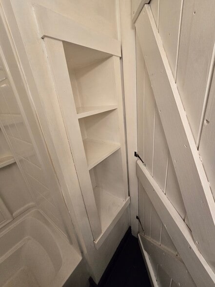 Building Photo - 6 Dixon St