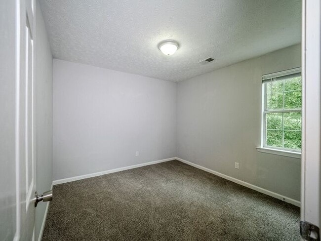 Building Photo - 2707 Sanibel Ln SE