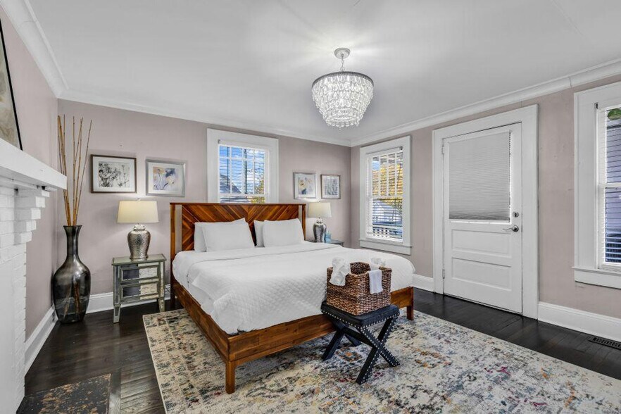 Building Photo - 822 Parkwood Ave