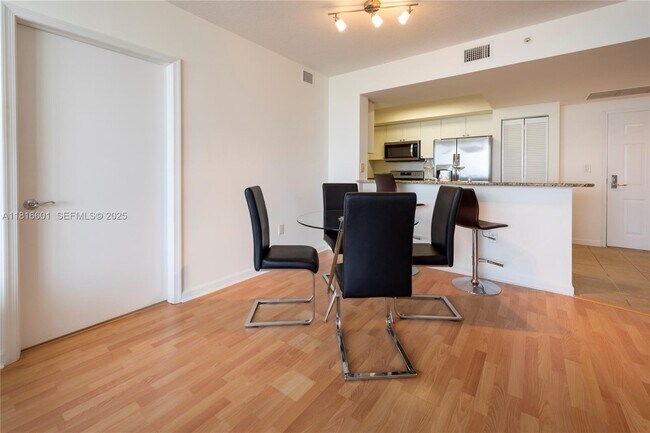 Building Photo - 19501 W Country Club Dr