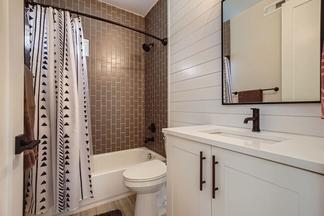 Building Photo - New Build 3 BDR Townhome in Highlands