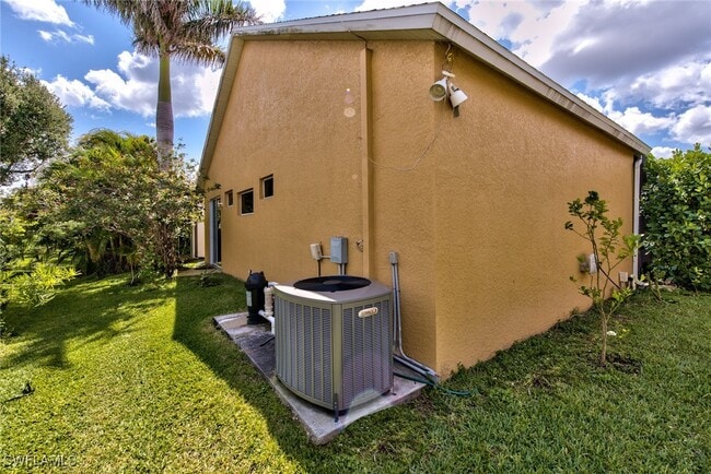 Building Photo - 3748 Kent Dr