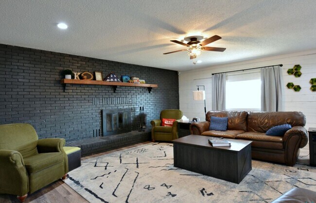 Building Photo - Beautifully Renovated 3bd/2ba home in Portales; Available 8/1/26