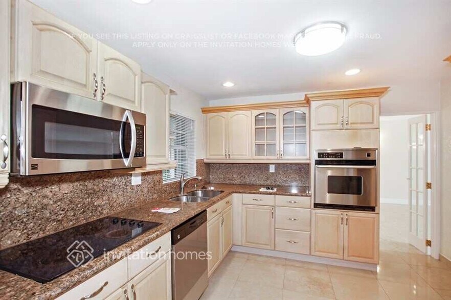 Building Photo - 11151 NW 36th Ct