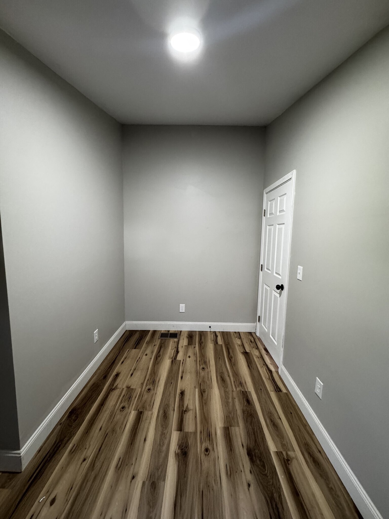 Building Photo - 118 Bank St