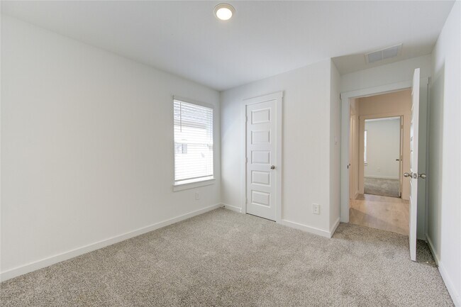 Building Photo - 8038 Tropea Dr