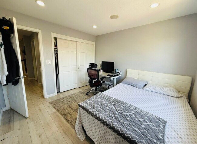 Building Photo - 4122 Bell Common