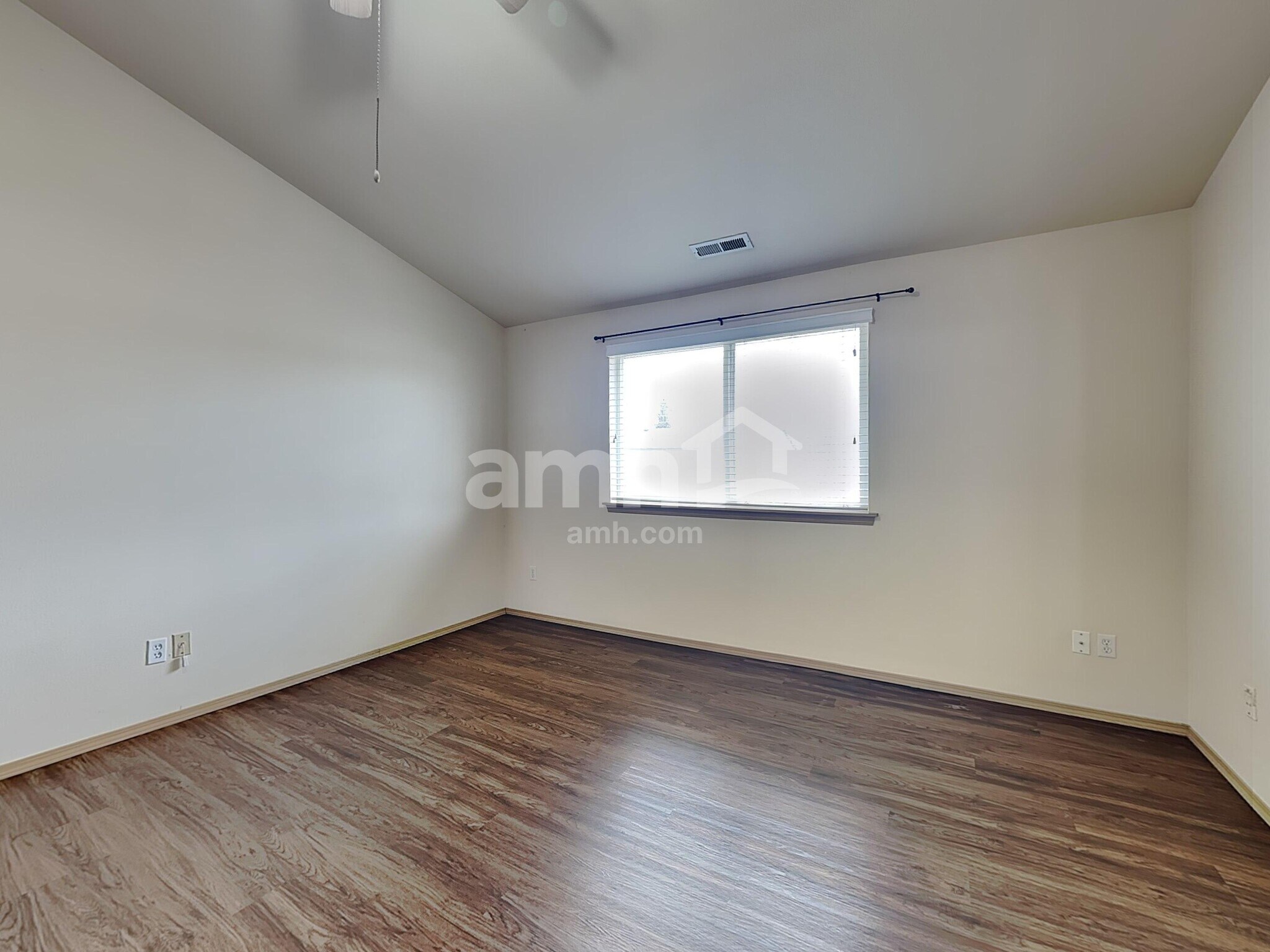 Building Photo - 1107 202nd St E