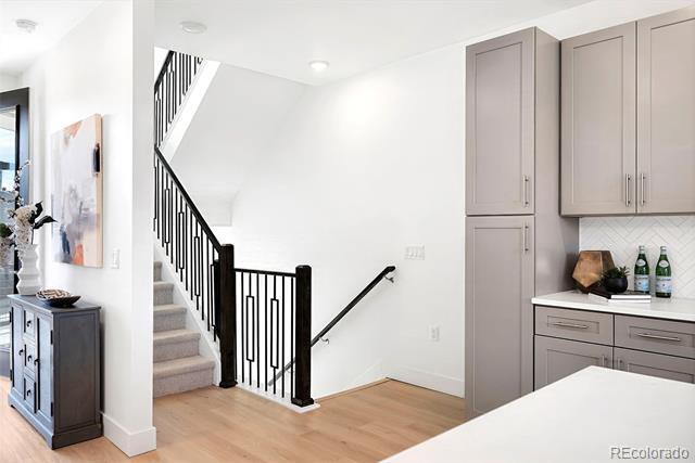 Building Photo - 16 Oneida Ct