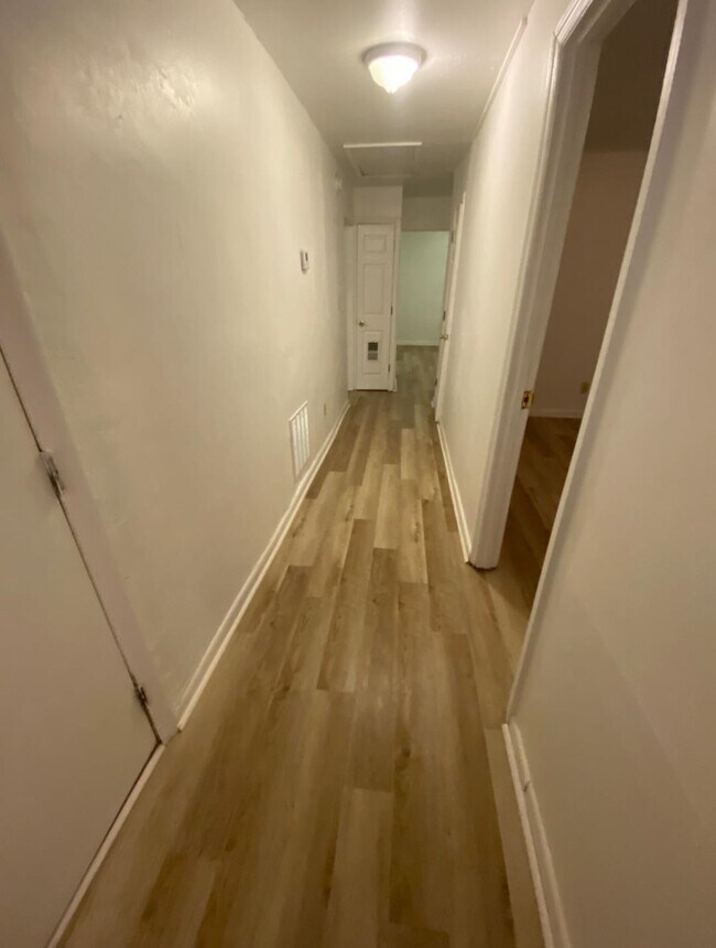 Building Photo - 1015 Richmond St