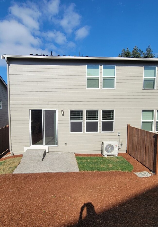 Building Photo - Brand New 3 bed with loft and fully fenced yard in convenient CK location!