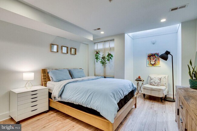 Building Photo - 1830 11th St NW