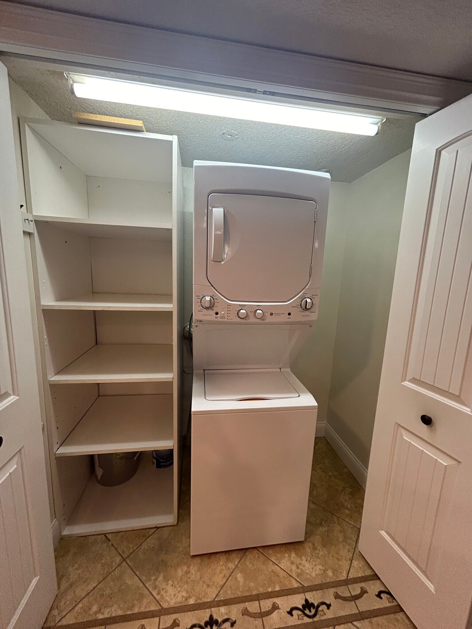 Washer/dryer - 19111 Vista Bay Dr