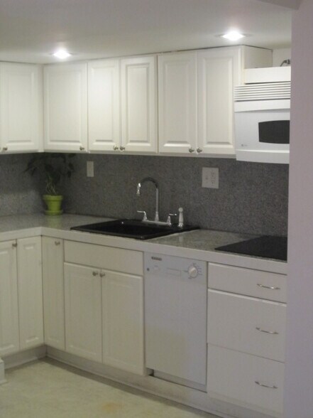 Large kitchen (photo 1) - 5044 Klingle St NW
