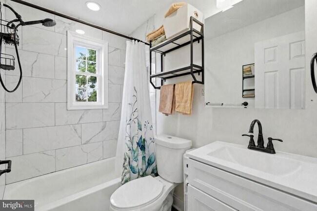 Building Photo - 345 Wesmond Dr
