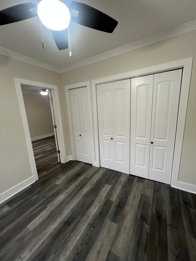 Building Photo - 3839 N Greenview Ave