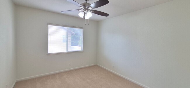 Building Photo - 2080 Mariposa Dr