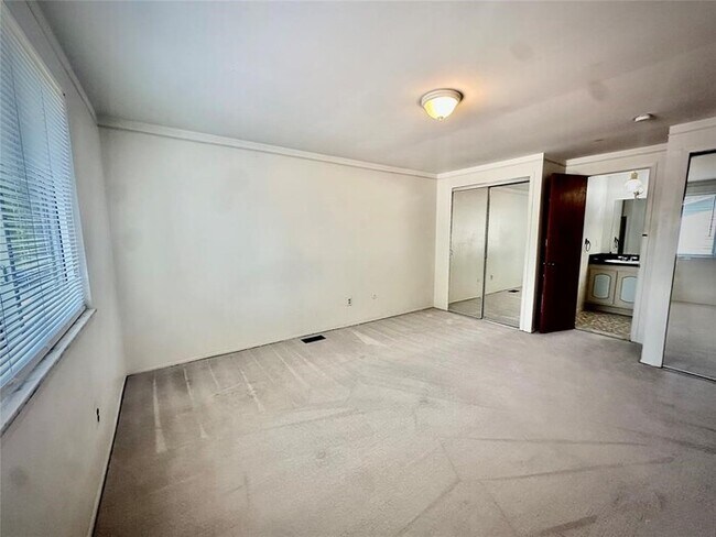 Building Photo - 21669 Tulipwood St