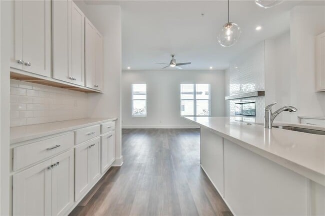 Building Photo - 490 Harmony Ter NW