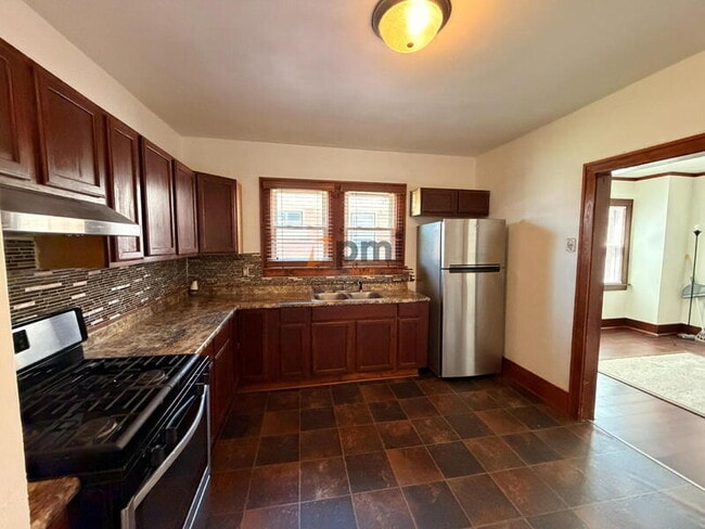 Building Photo - 215 N Woodland Ave