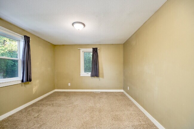 Building Photo - Charming 3-Bed Duplex in Minneapolis