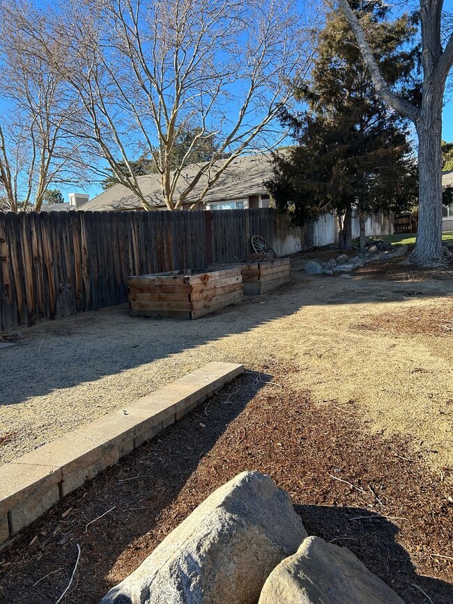 Building Photo - READY FOR MOVE IN - SOUTHWEST RENO