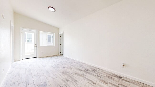 Building Photo - 2113 Dennis Ln