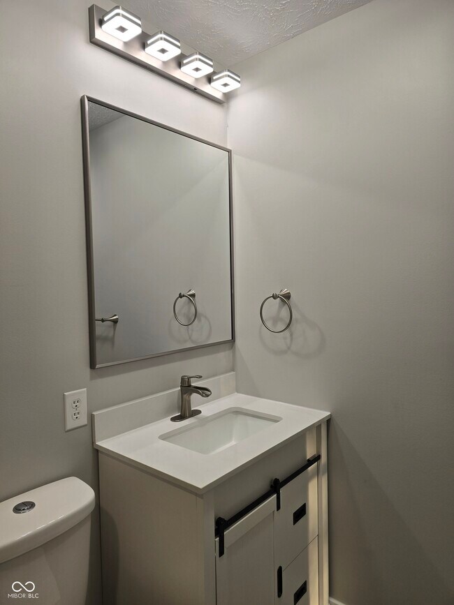 Building Photo - 2115 Dawnshire Dr