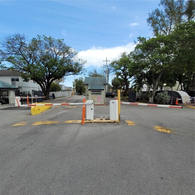 Building Photo - 10090 NW 80th Ct