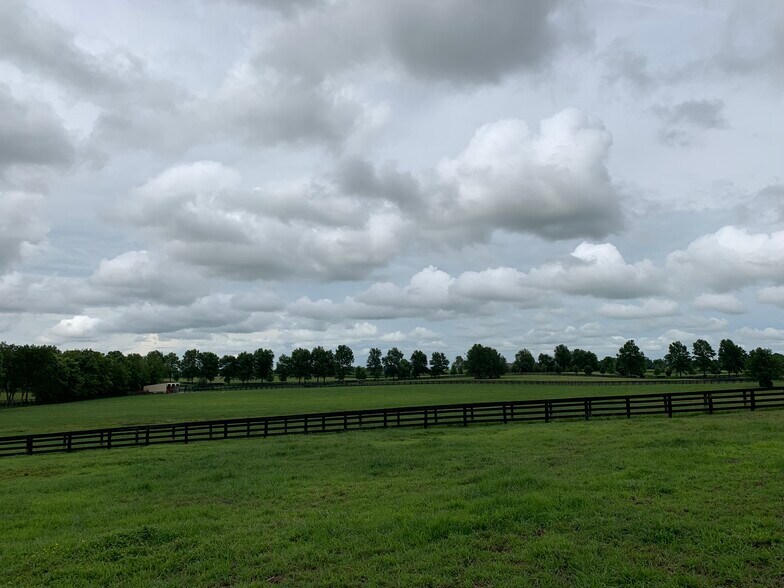 Building Photo - 2900 Newtown Pike