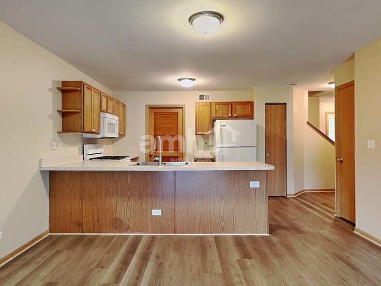Building Photo - 560 S Annandale Dr